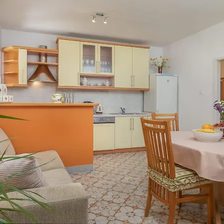 Terrace Apartment *